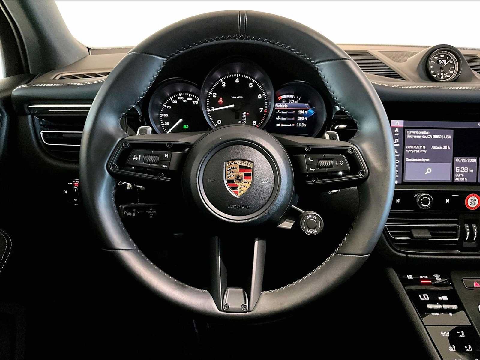 Used 2026 Porsche Macan AWD/4WD image 18