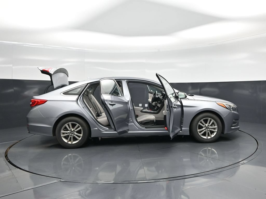 Used 2015 Hyundai Sonata SE w/ Option Group 09 FWD image 4