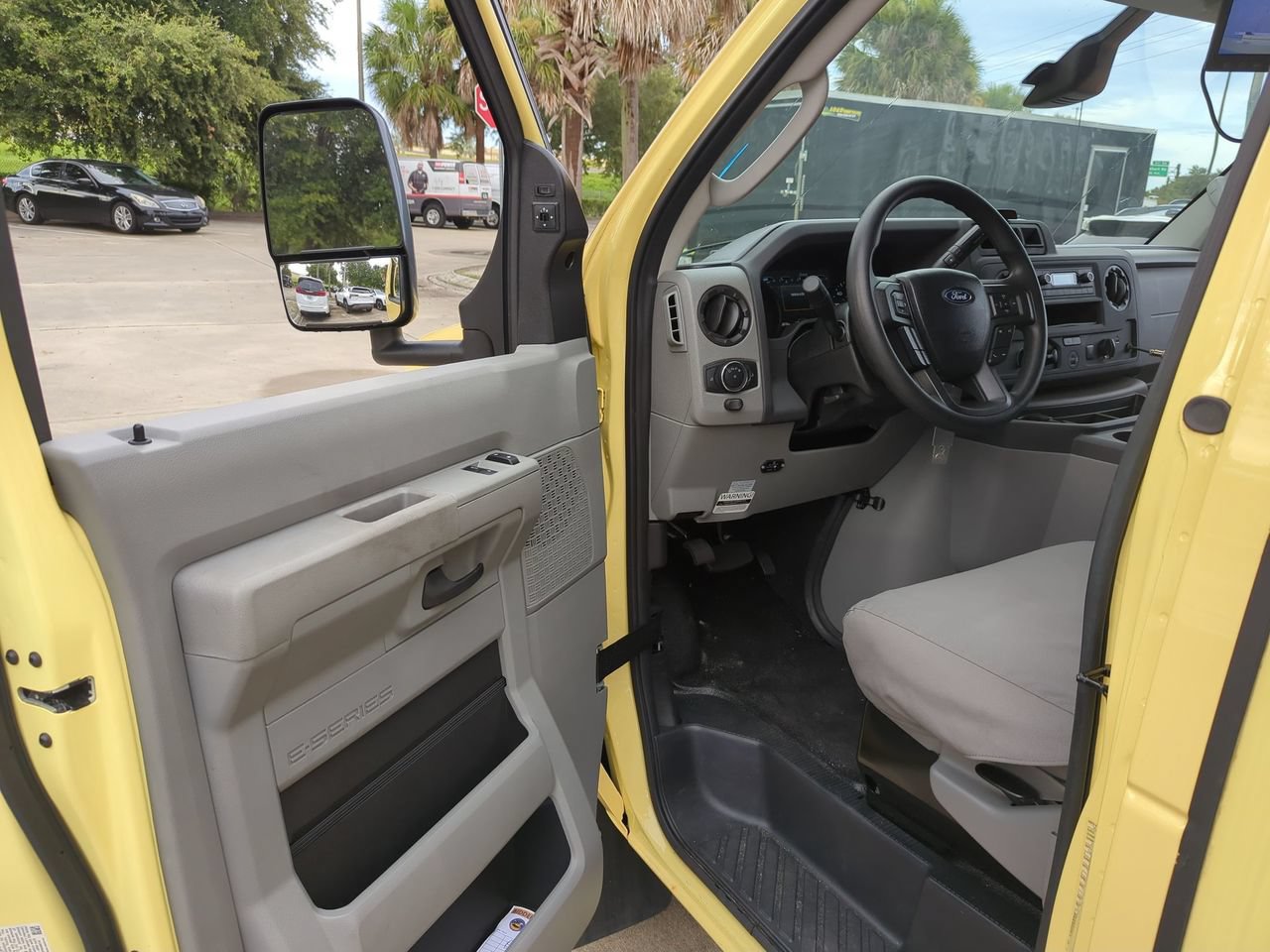 Used 2022 Ford E-450 and Econoline 450 Super Duty RWD image 8