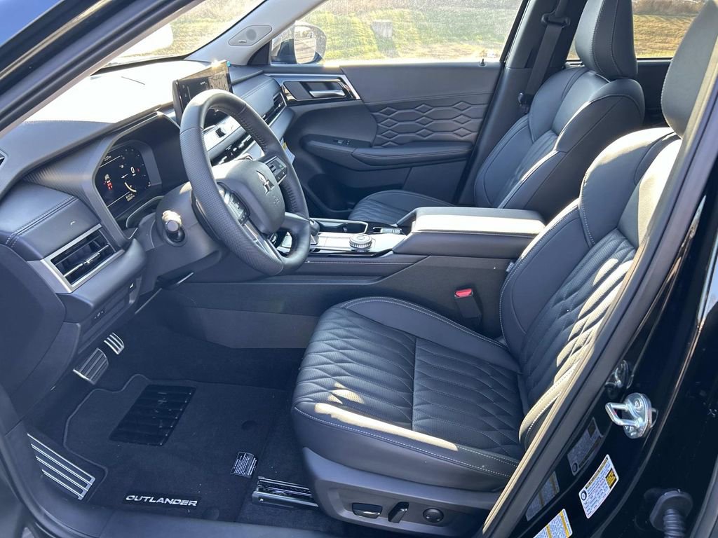 Used 2025 Mitsubishi Outlander SEL image 21