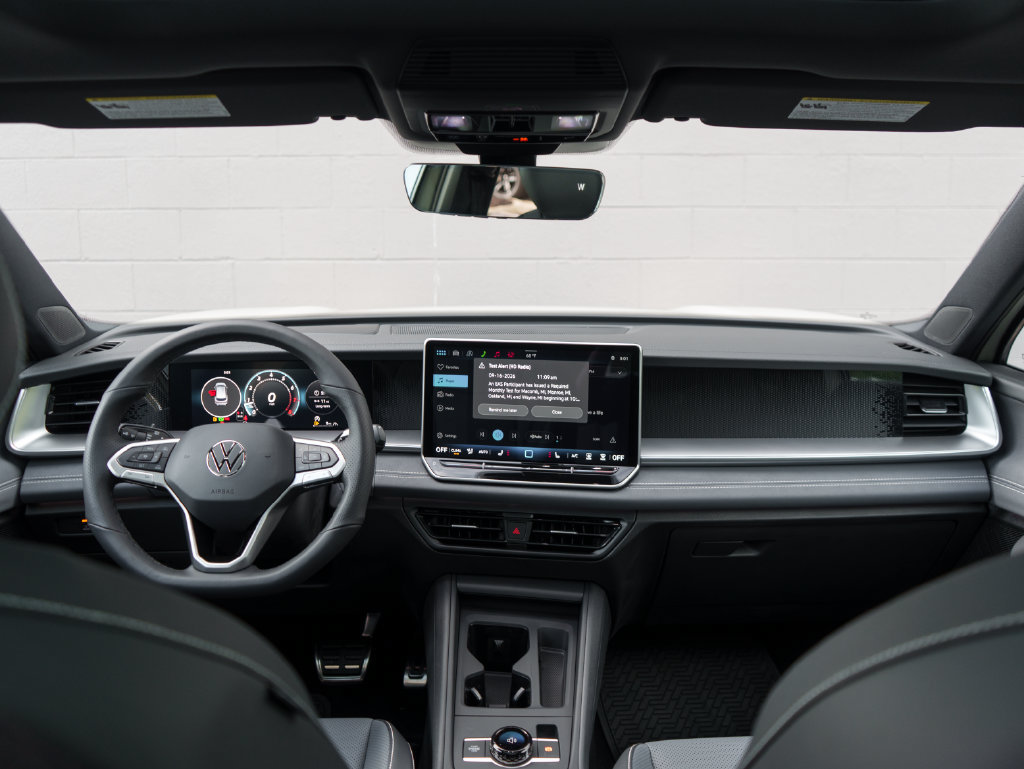 New 2026 Volkswagen Tiguan SE R-Line AWD/4WD image 8