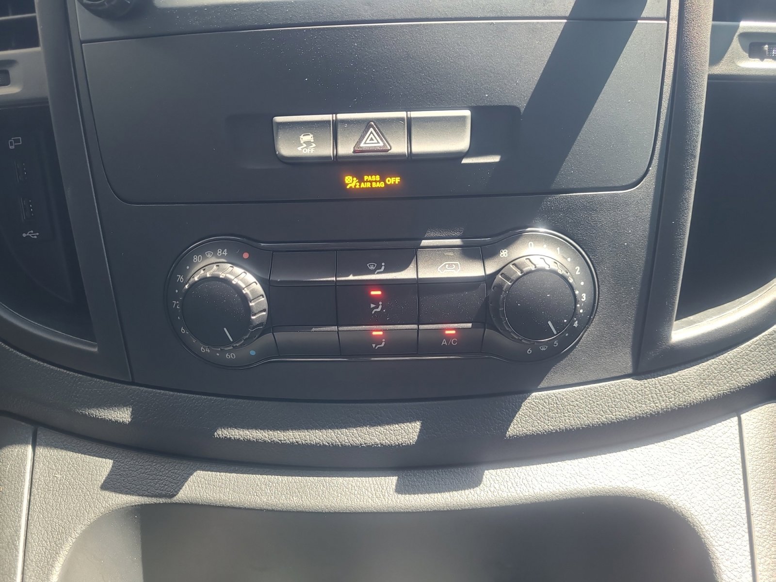 Used 2023 Mercedes-Benz Metris image 30