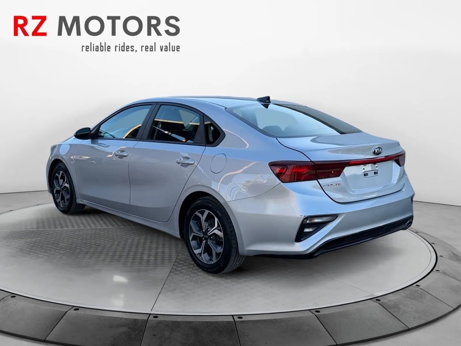 Used 2021 Kia Forte LXS FWD image 3