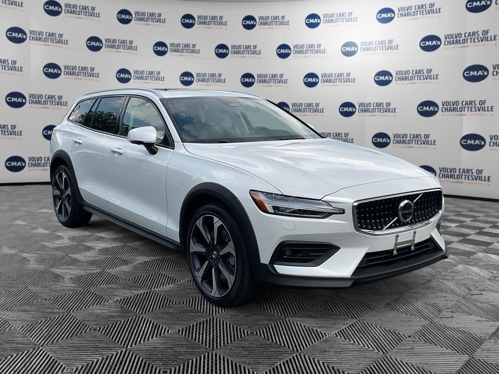 Certified 2024 Volvo V60 B5 Cross Country Plus AWD/4WD image 7