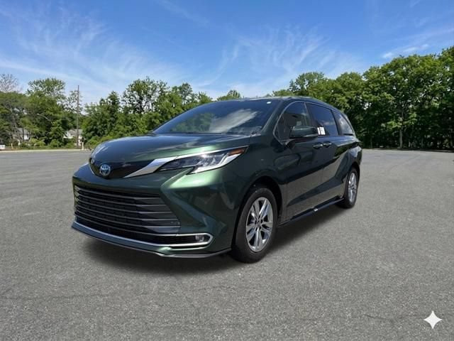 Used 2025 Toyota Sienna Limited AWD/4WD image 4