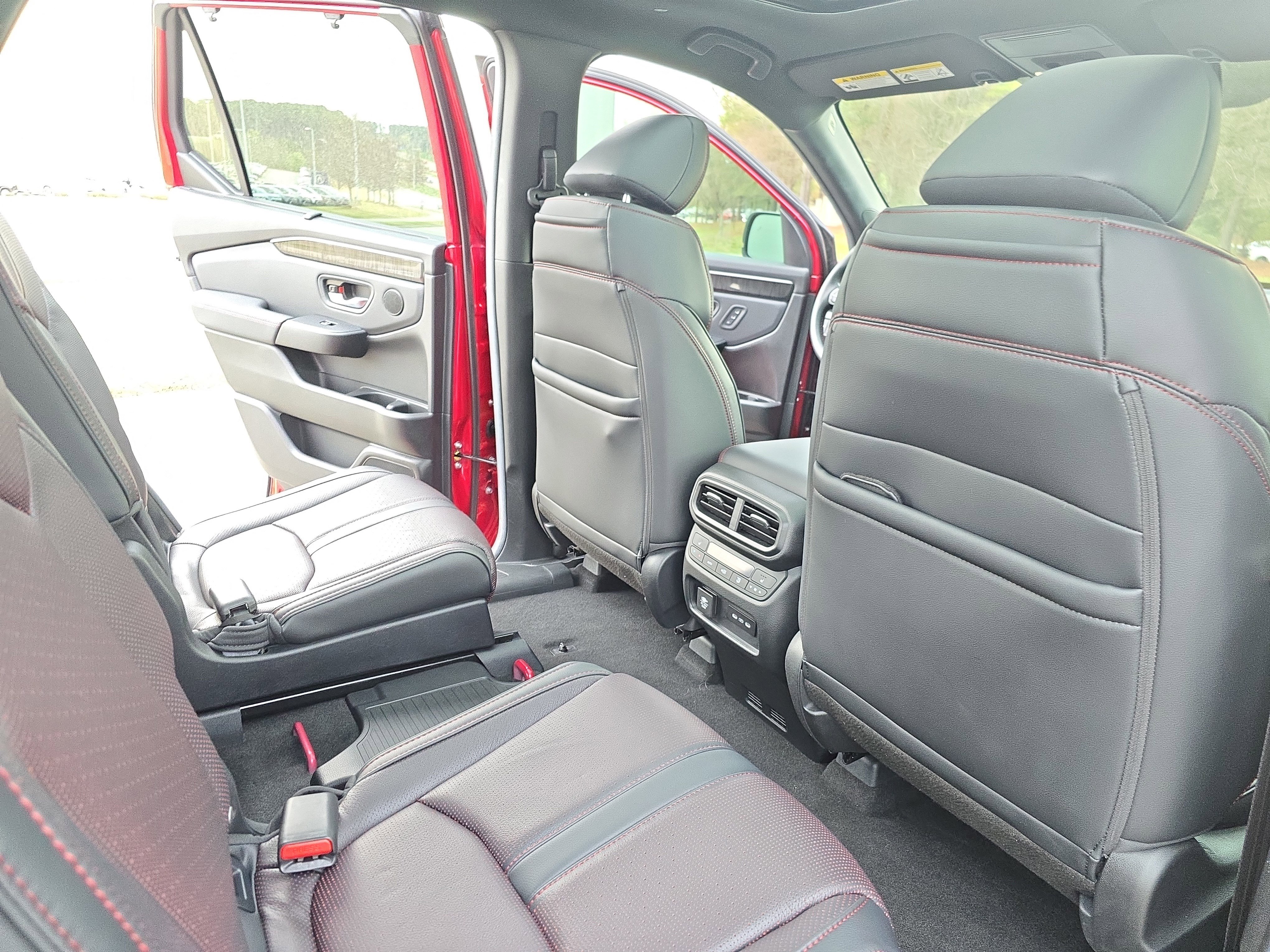 Used 2025 Honda Pilot Black Edition image 11