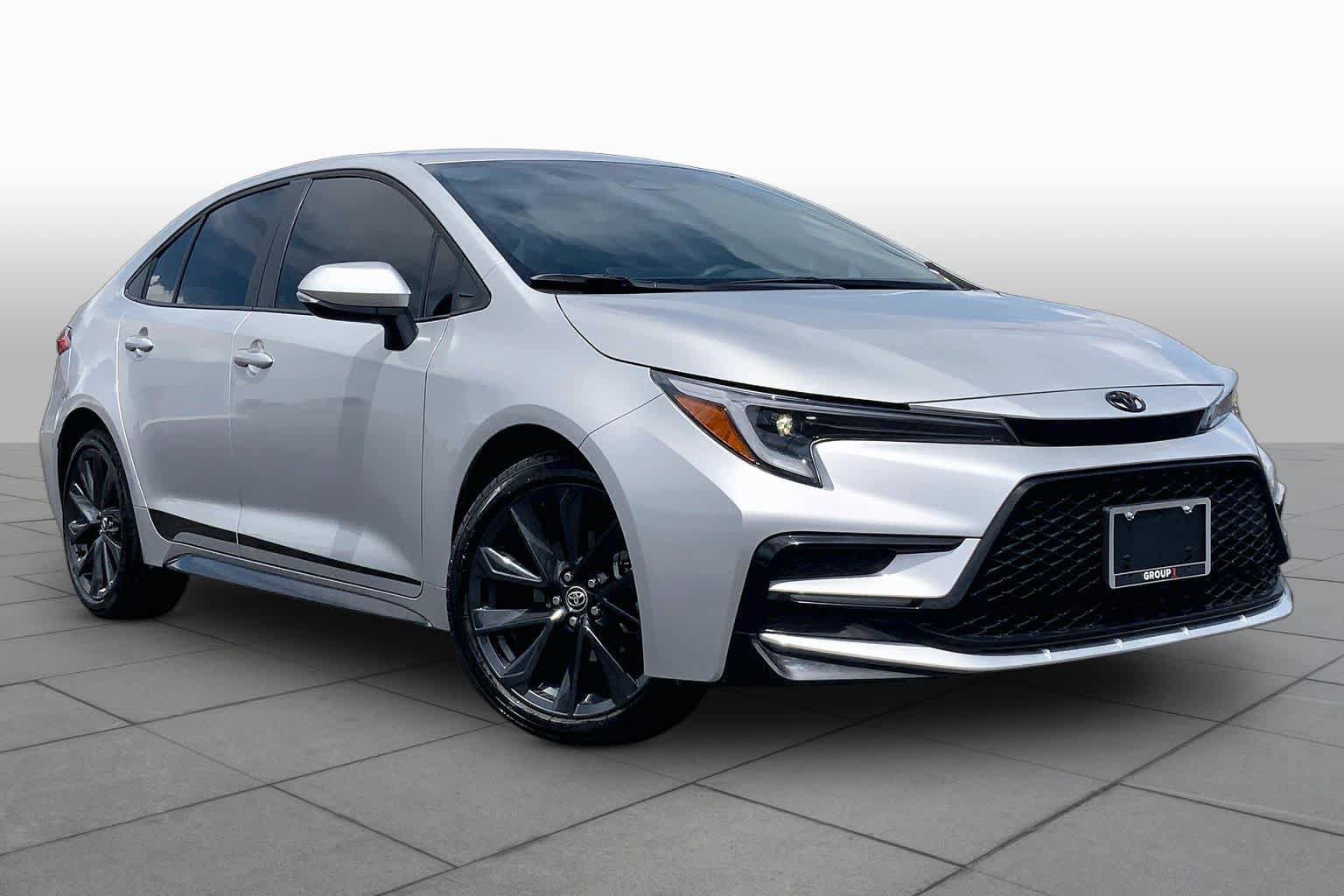 Used 2023 Toyota Corolla SE FWD image 3