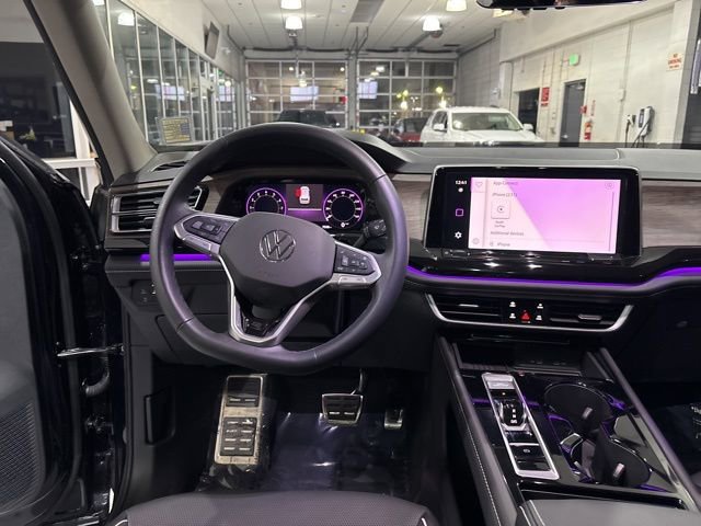 Used 2025 Volkswagen Atlas SEL Premium R-Line image 17