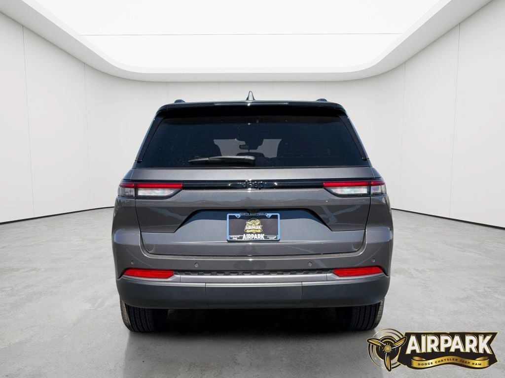 New 2026 Jeep Grand Cherokee Altitude RWD image 5
