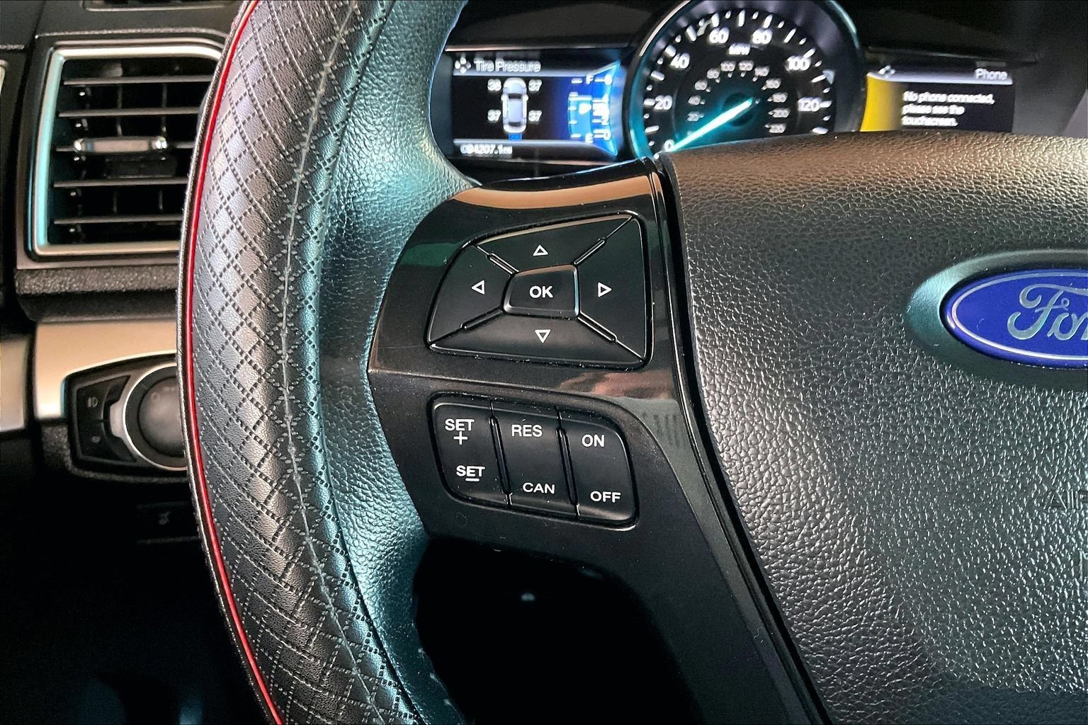 Used 2016 Ford Explorer XLT w/ Equipment Group 202A FWD image 10