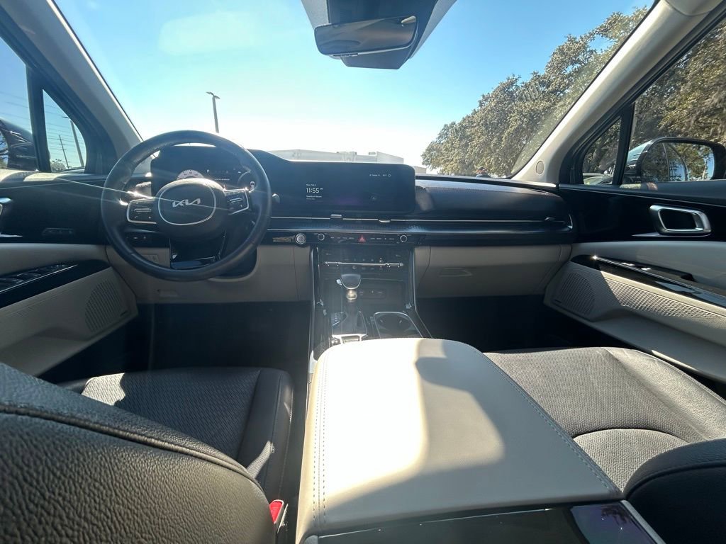 Used 2023 Kia Carnival SX Prestige image 10