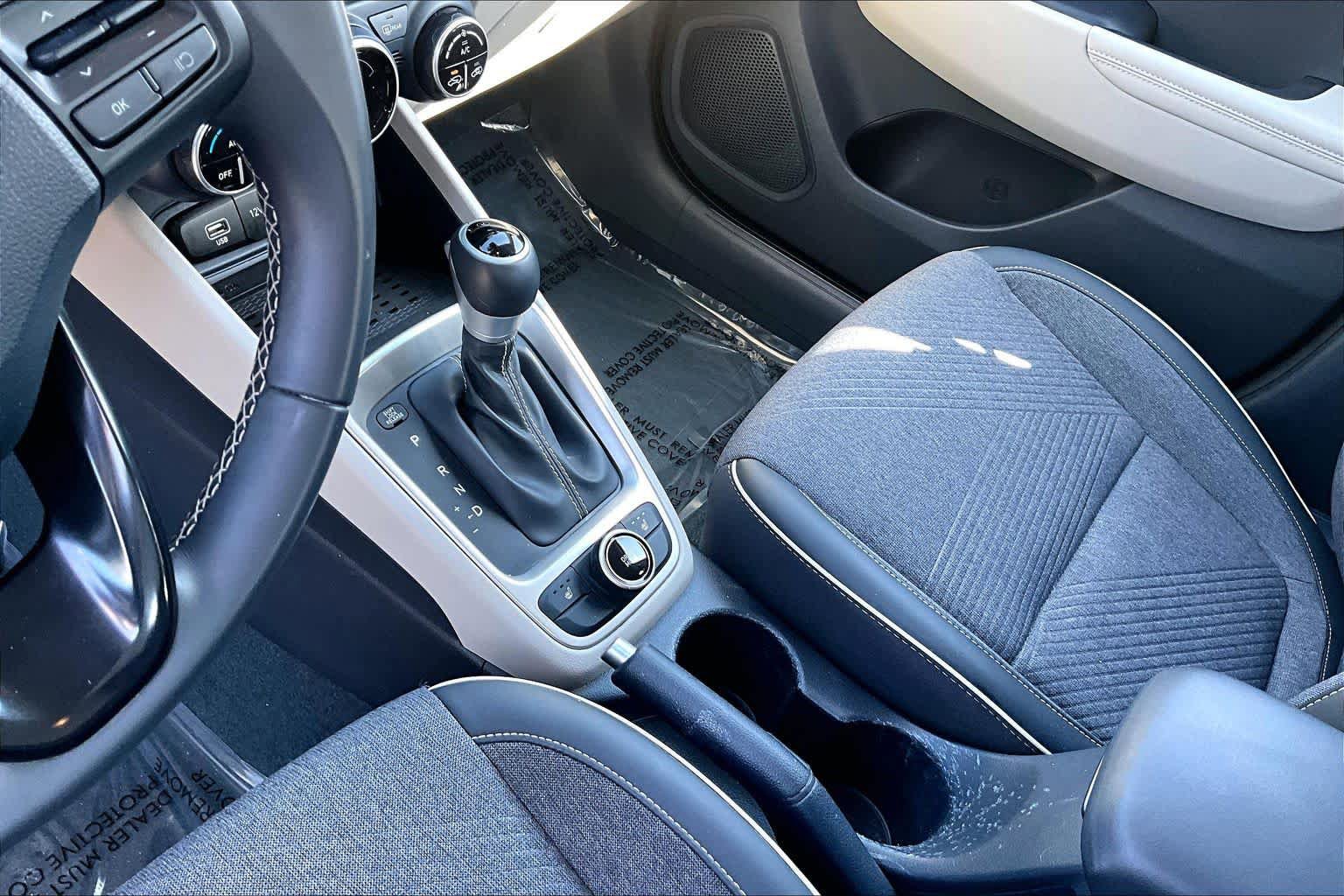 Used 2024 Hyundai Venue Limited FWD image 15