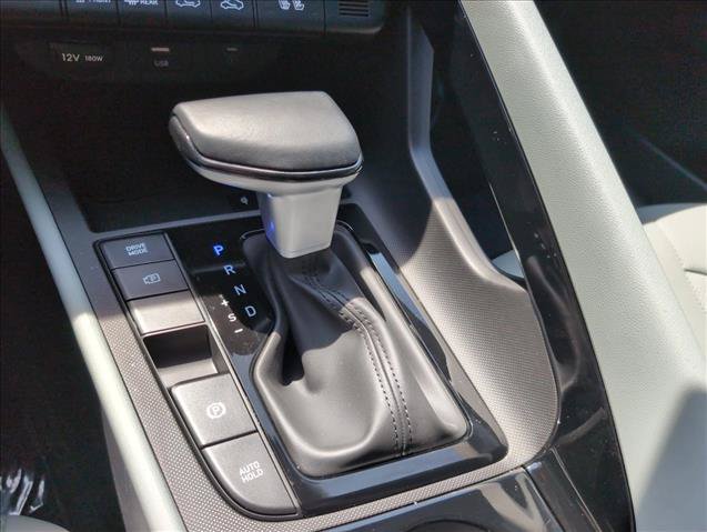 Certified 2025 Hyundai Elantra Limited FWD image 17