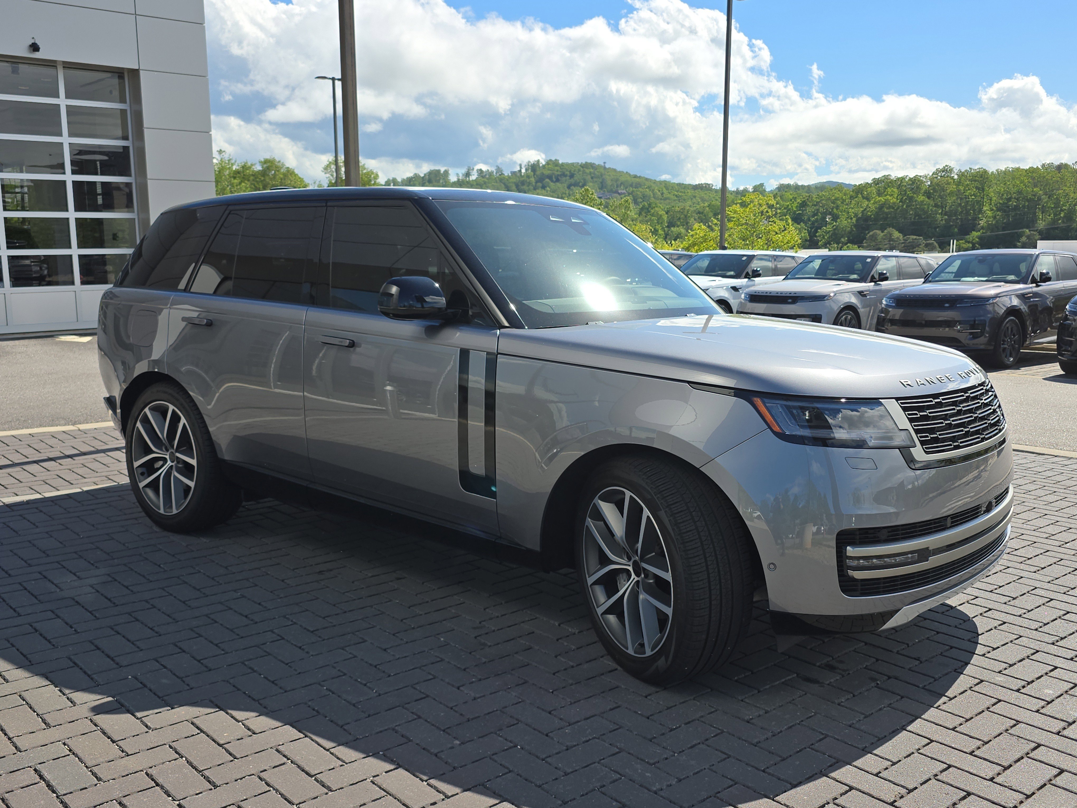 Certified 2026 Land Rover Range Rover SE AWD/4WD image 3