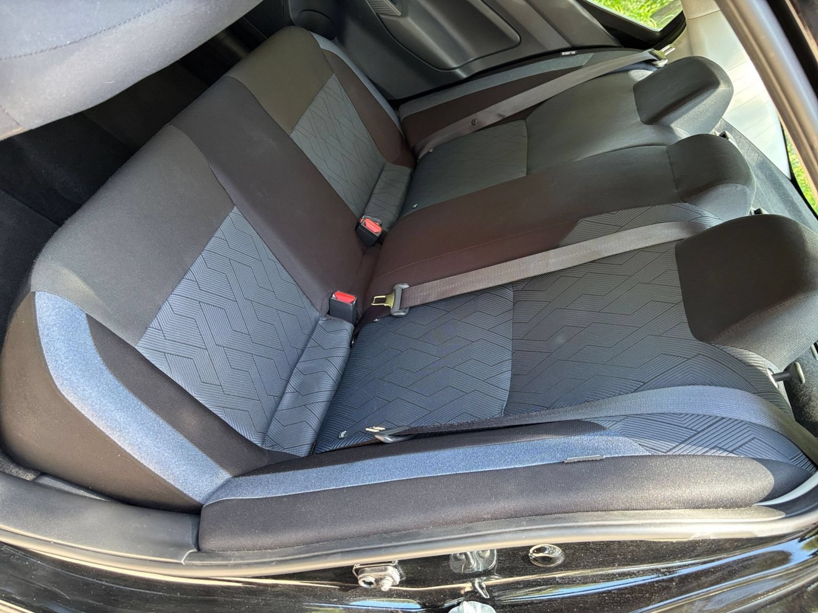 Used 2025 Nissan Versa SV FWD image 34
