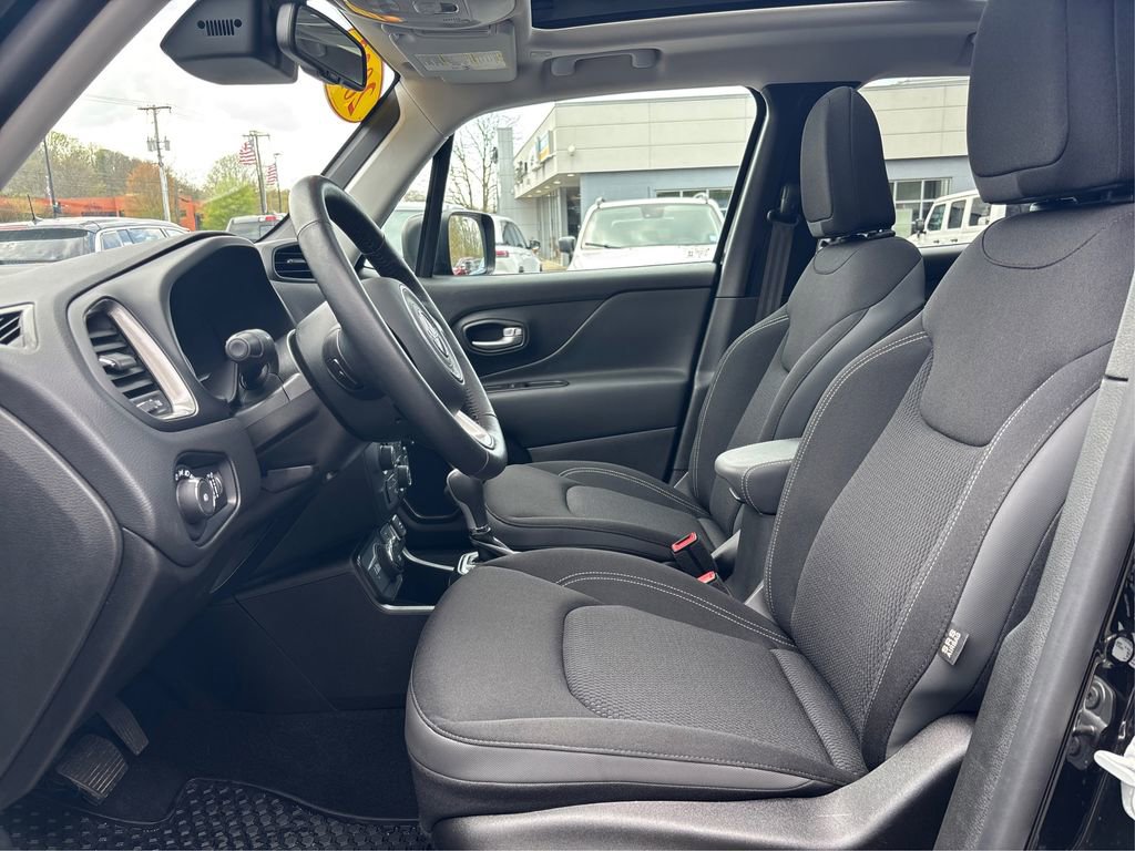 Used 2023 Jeep Renegade Latitude w/ Sun/Sound Group image 16