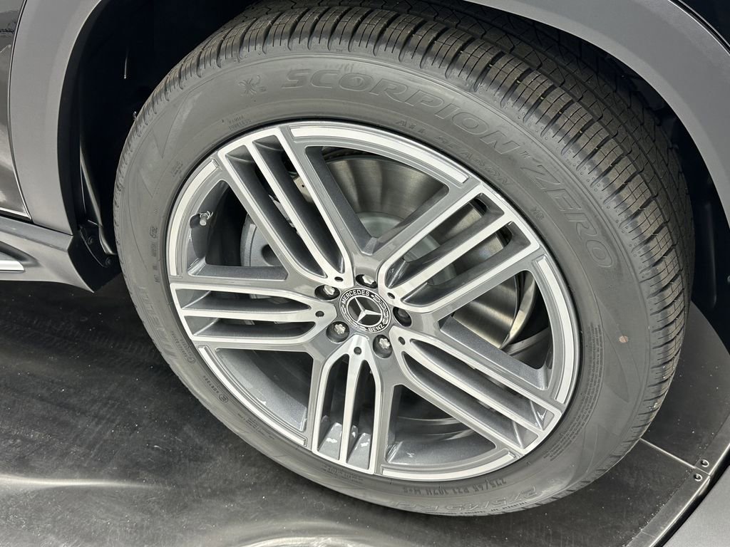 New 2026 Mercedes-Benz GLS 450 4MATIC image 14