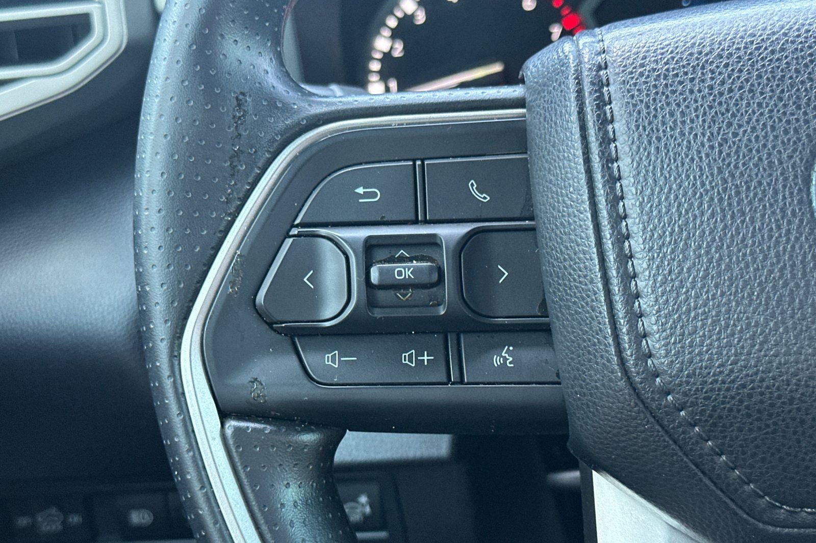 Used 2025 Toyota Tundra SR5 w/ SR5 Convenience Package AWD/4WD image 33