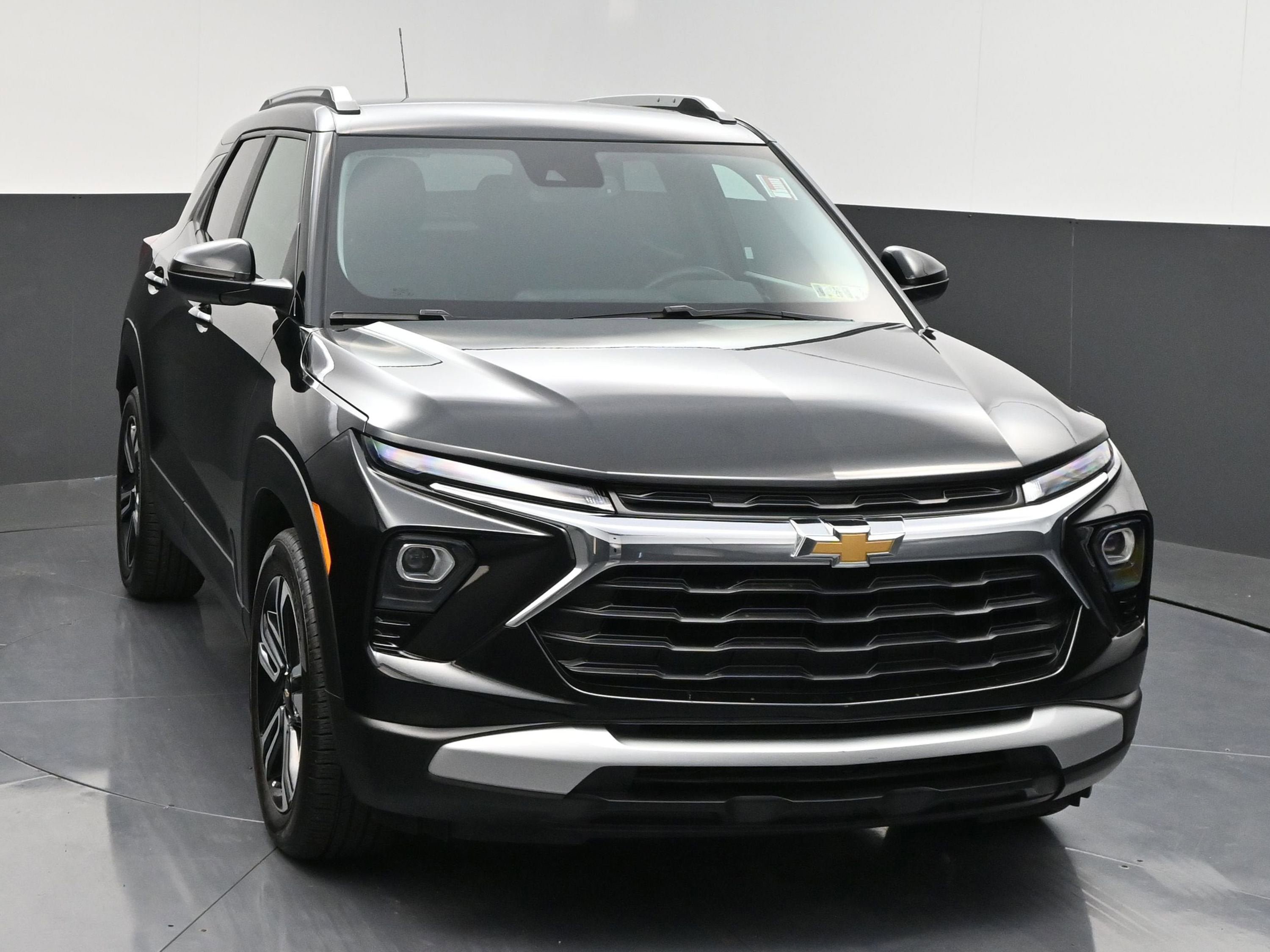Used 2025 Chevrolet TrailBlazer LT w/ Convenience Package FWD image 2