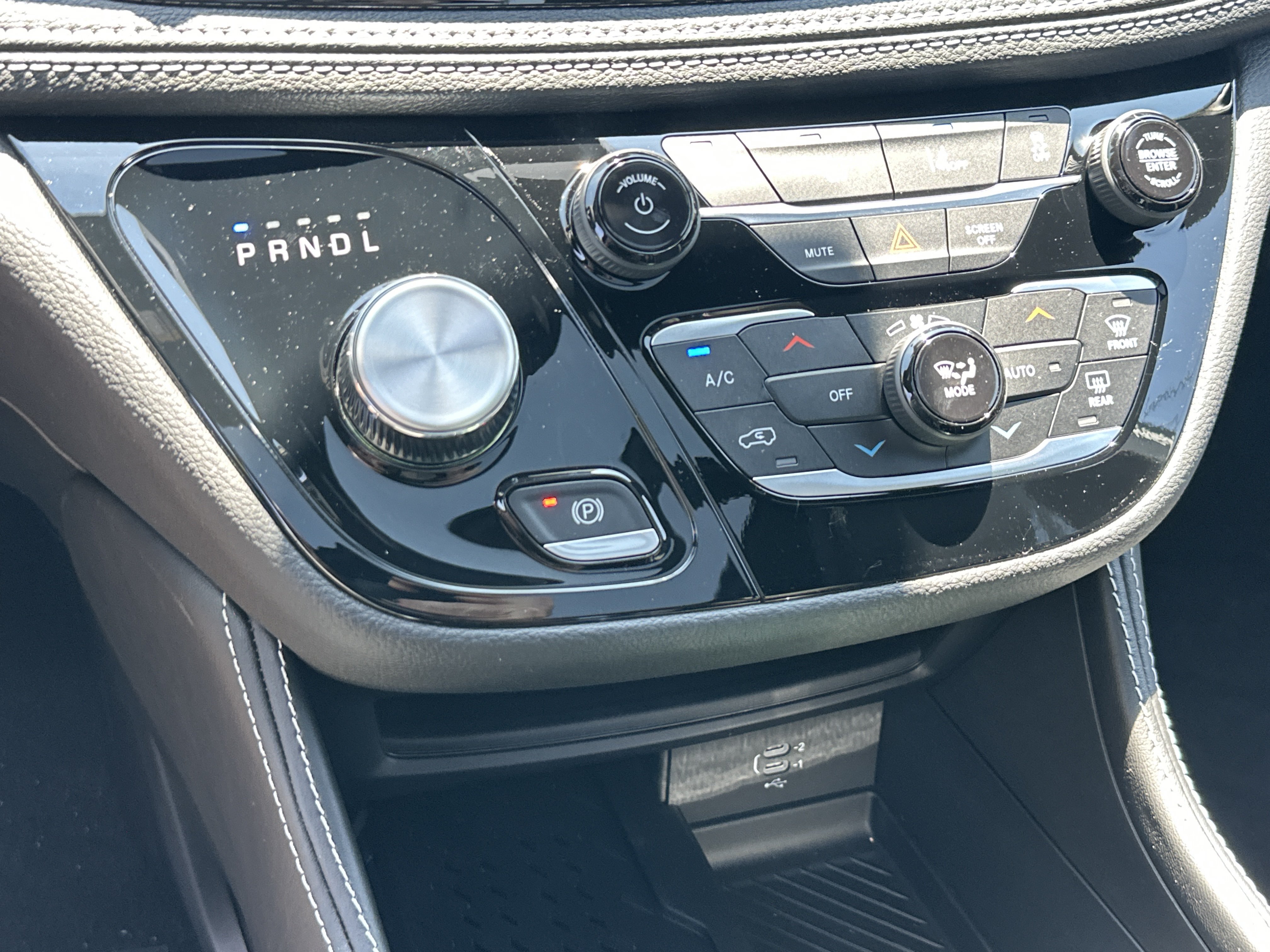 New 2027 Chrysler Pacifica Limited FWD image 6