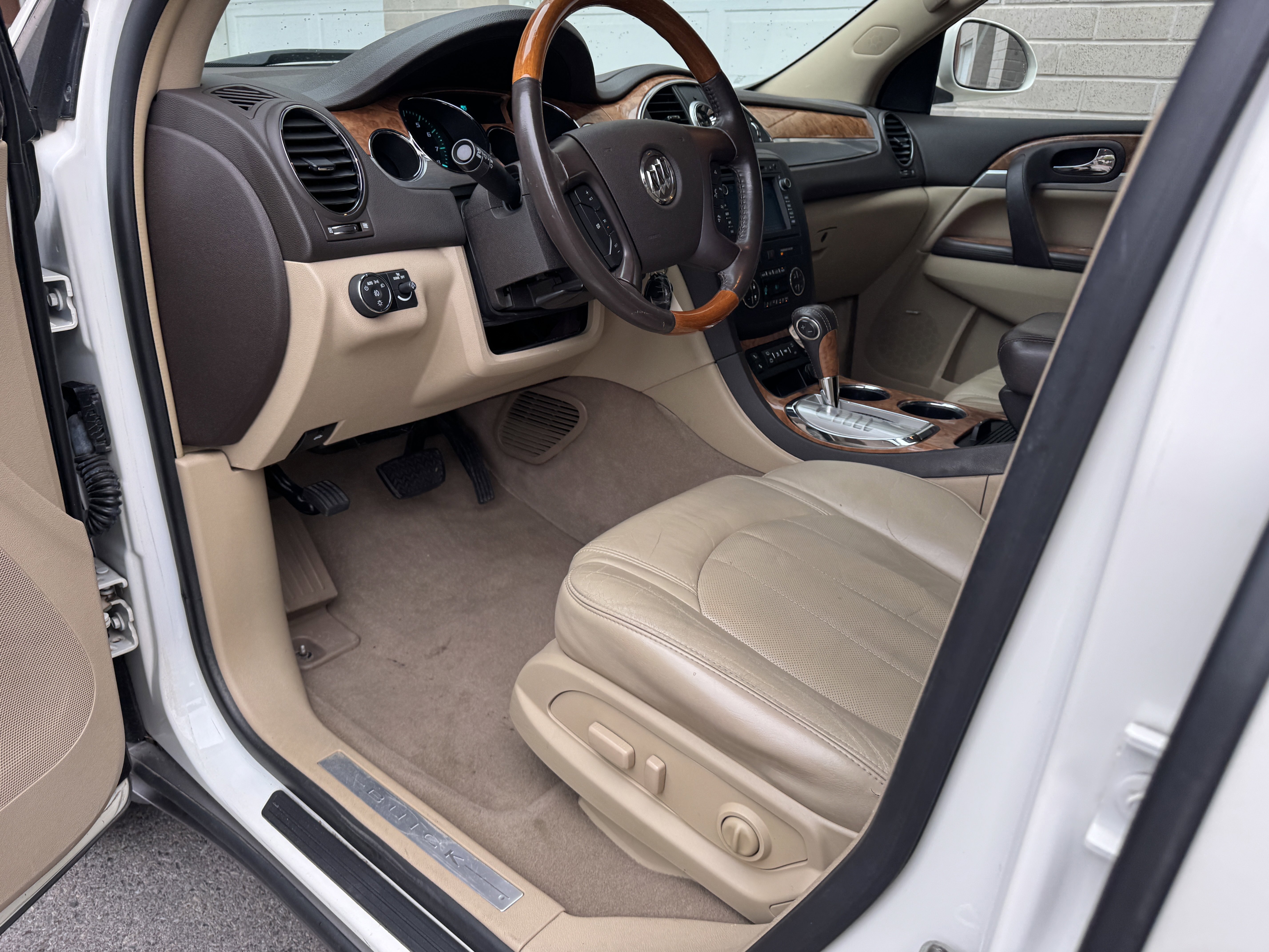 Used 2010 Buick Enclave CXL w/ Trailering Provision Package AWD/4WD image 19