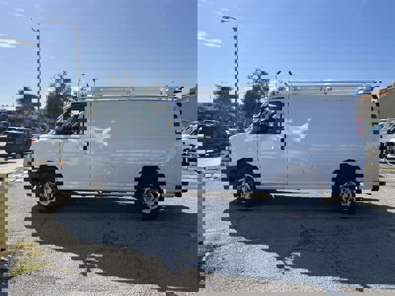 Used 2020 Chevrolet Express 3500 w/ Driver Convenience Package image 4