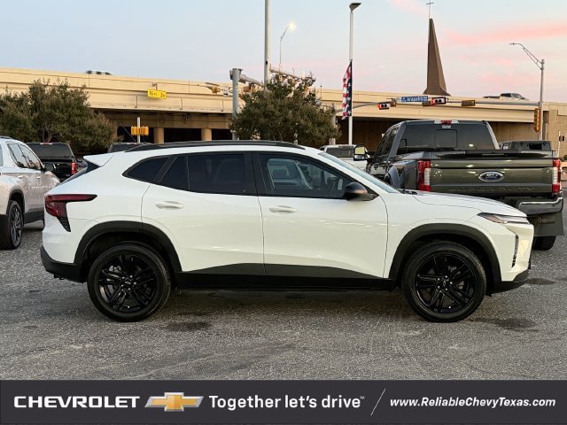 Used 2024 Chevrolet Trax ACTIV w/ Driver Confidence Package FWD image 3