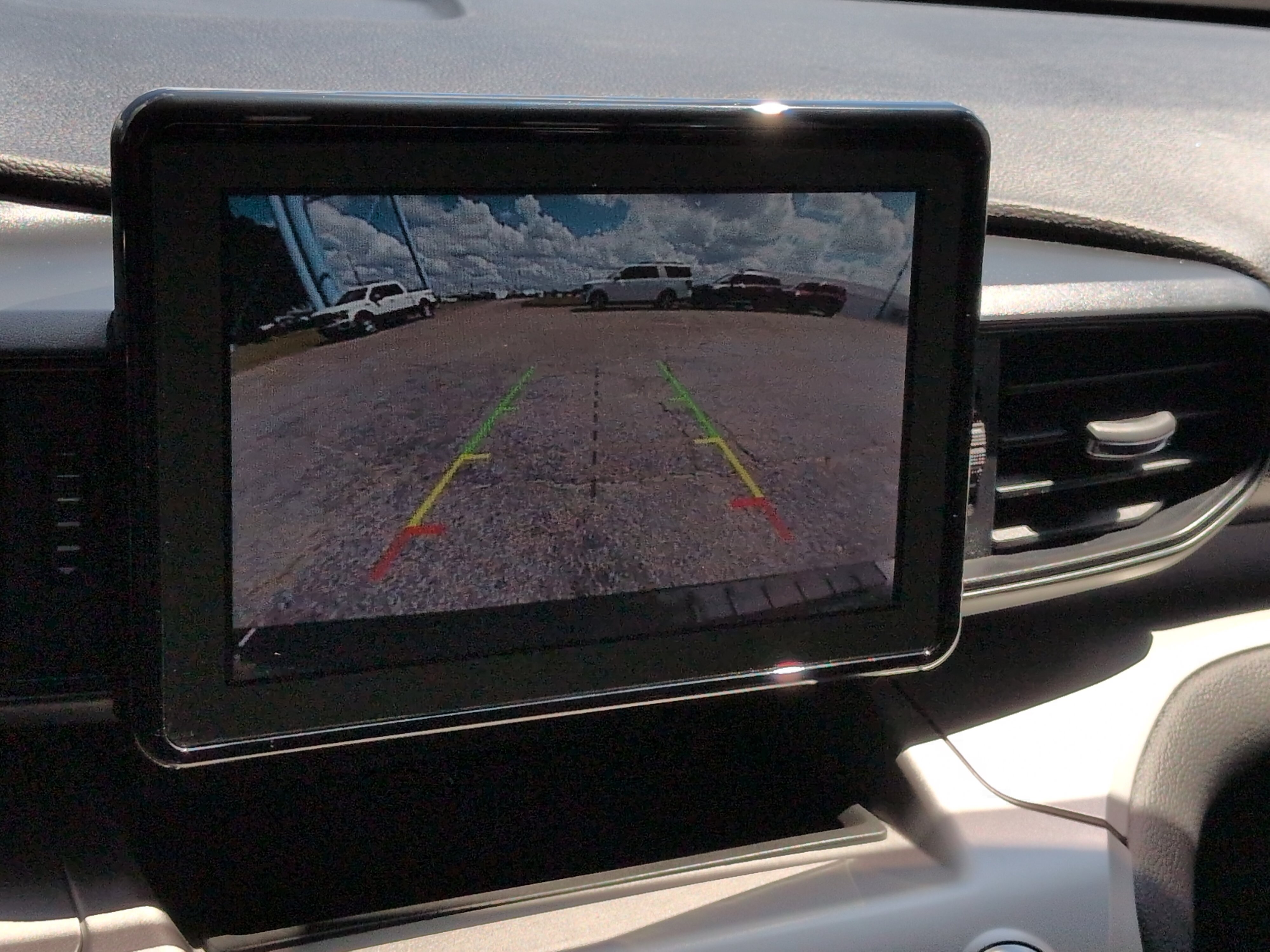 Certified 2022 Ford Explorer XLT RWD image 18