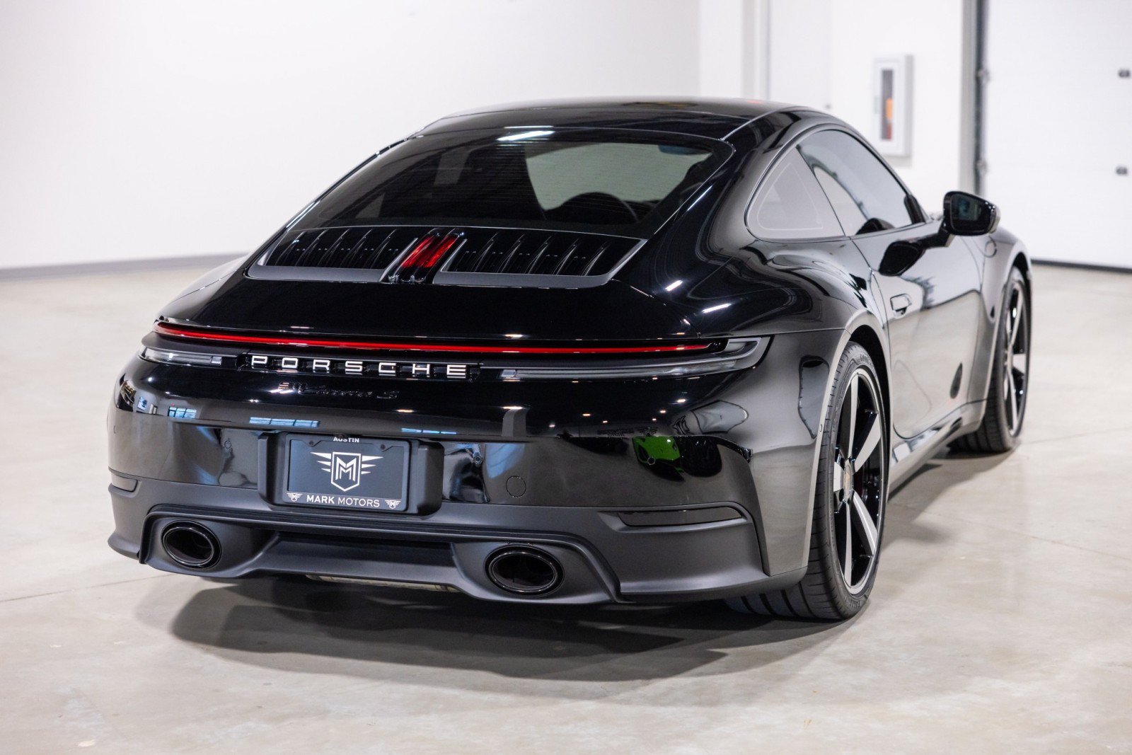 Used 2025 Porsche 911 Carrera S RWD image 9