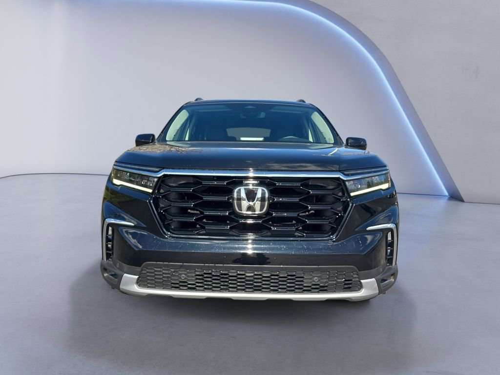 Certified 2025 Honda Pilot Touring image 8