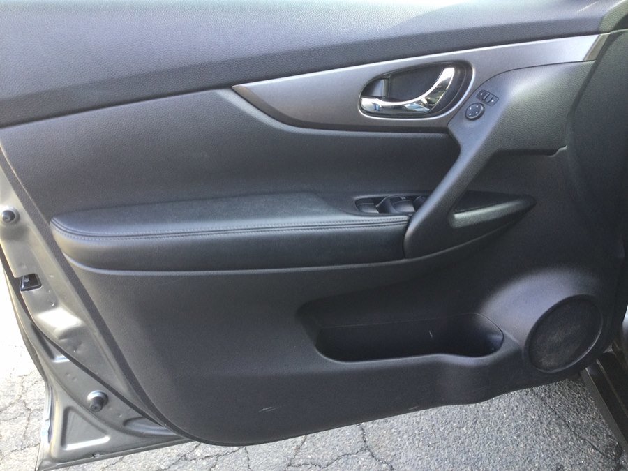 Used 2015 Nissan Rogue SV w/ SV Premium Package image 19