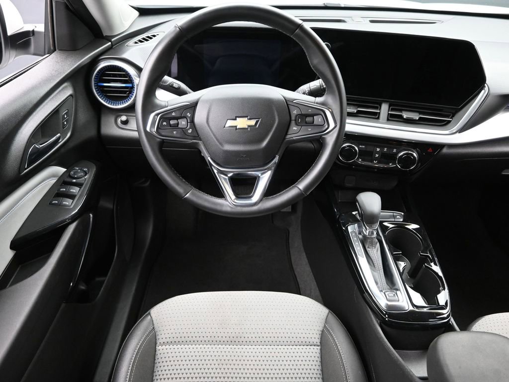 Certified 2024 Chevrolet Trax LT w/ Driver Confidence Package image 11