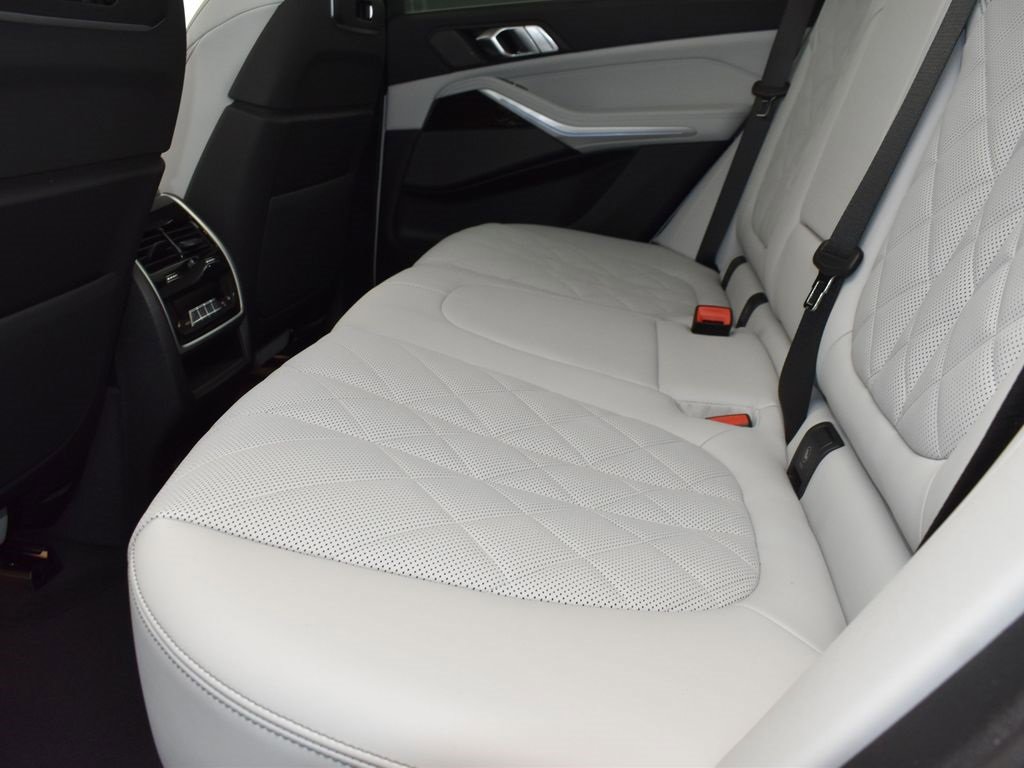 New 2026 BMW X5 xDrive50e image 17