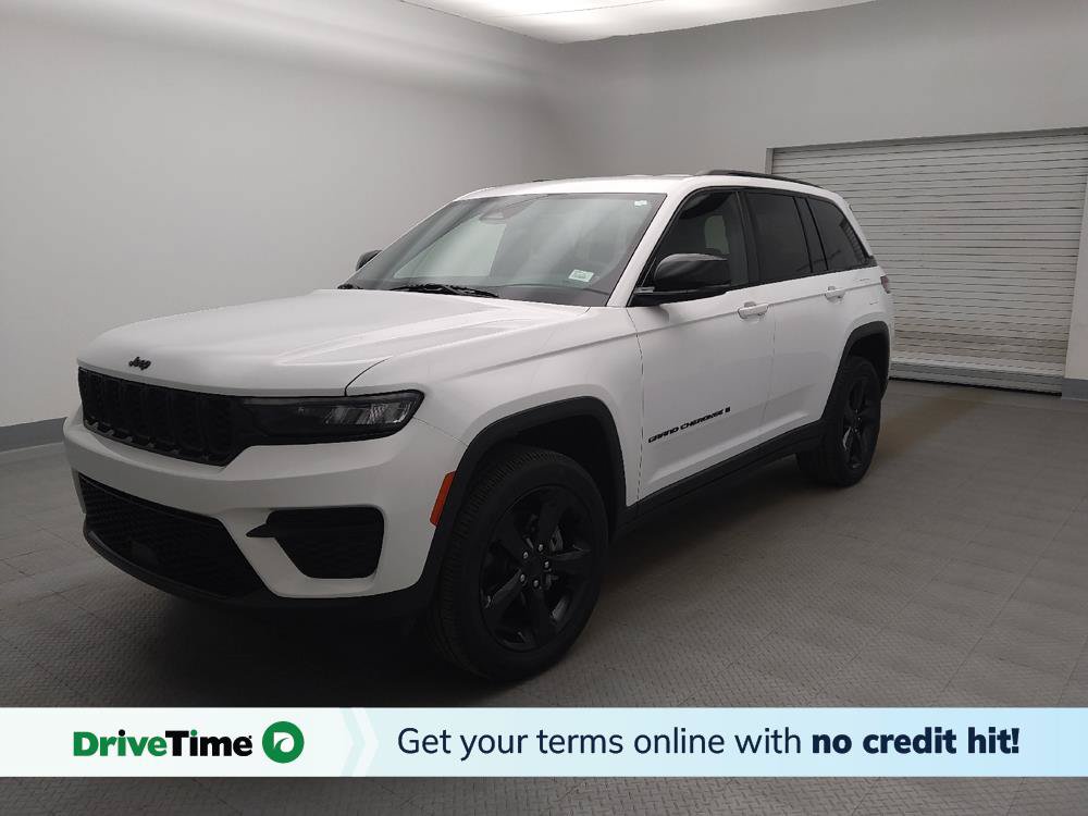 Used 2023 Jeep Grand Cherokee Altitude RWD image 1