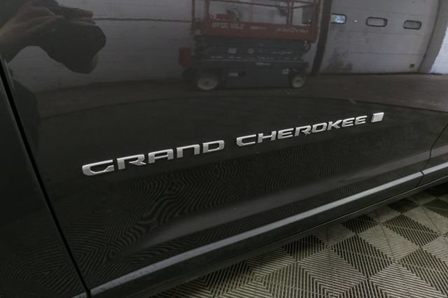 Used 2025 Jeep Grand Cherokee Laredo X w/ Luxury Tech Group I AWD/4WD image 7