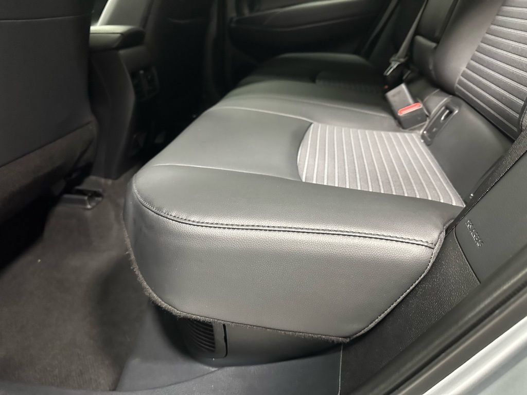 Used 2025 Toyota Corolla Cross XSE w/ Convenience Package image 45