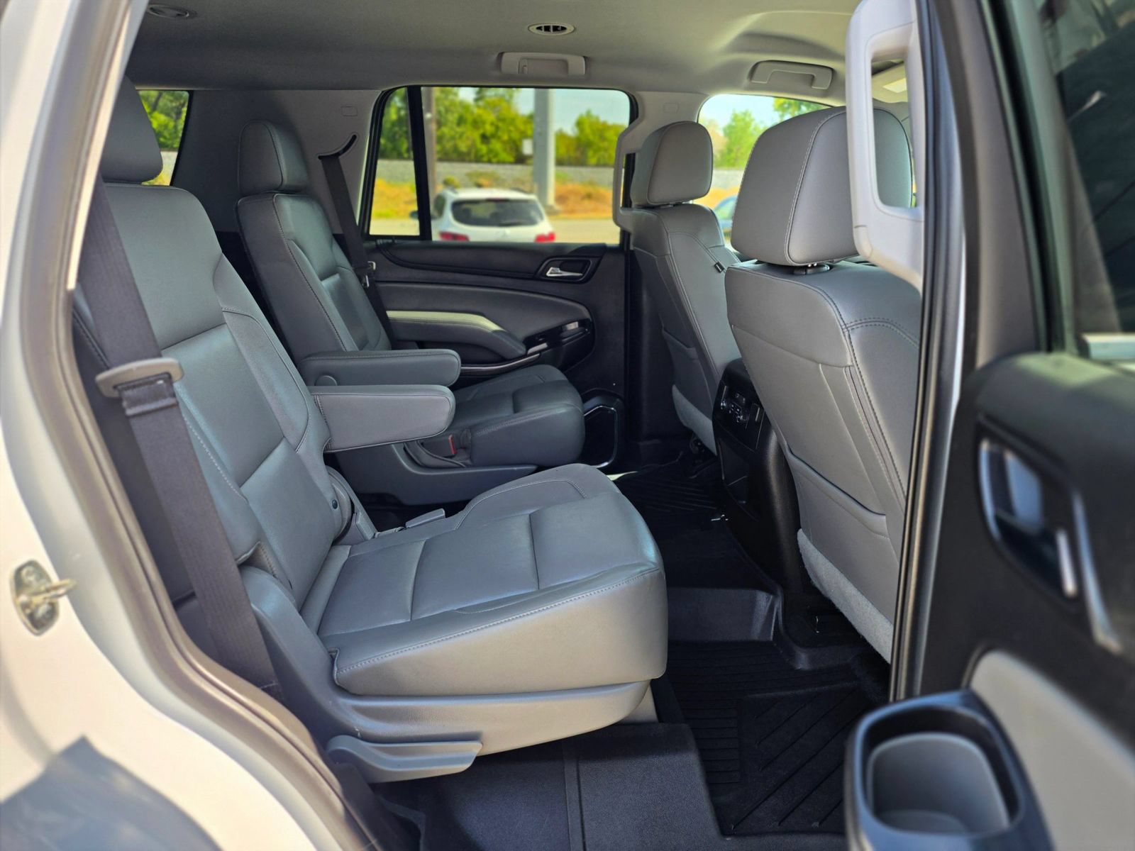 Used 2019 Chevrolet Tahoe LT w/ LT Signature Package RWD image 14