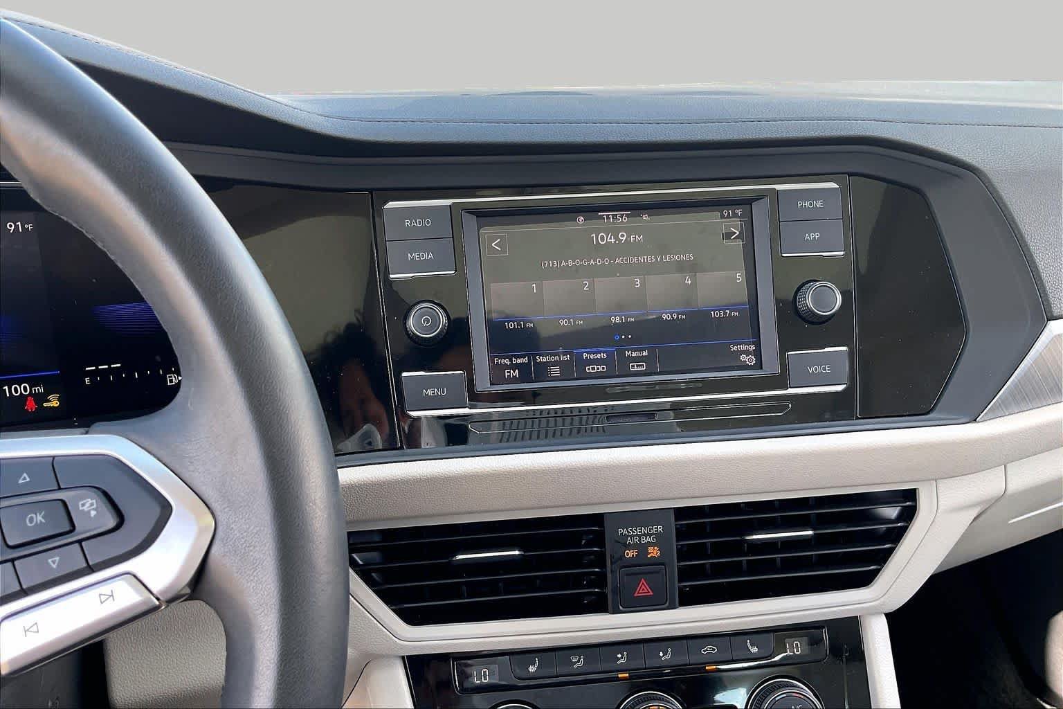 Used 2024 Volkswagen Jetta SE FWD image 6