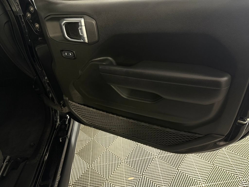 Used 2025 Jeep Wrangler Unlimited Rubicon 4xe w/ Safety Group AWD/4WD image 32