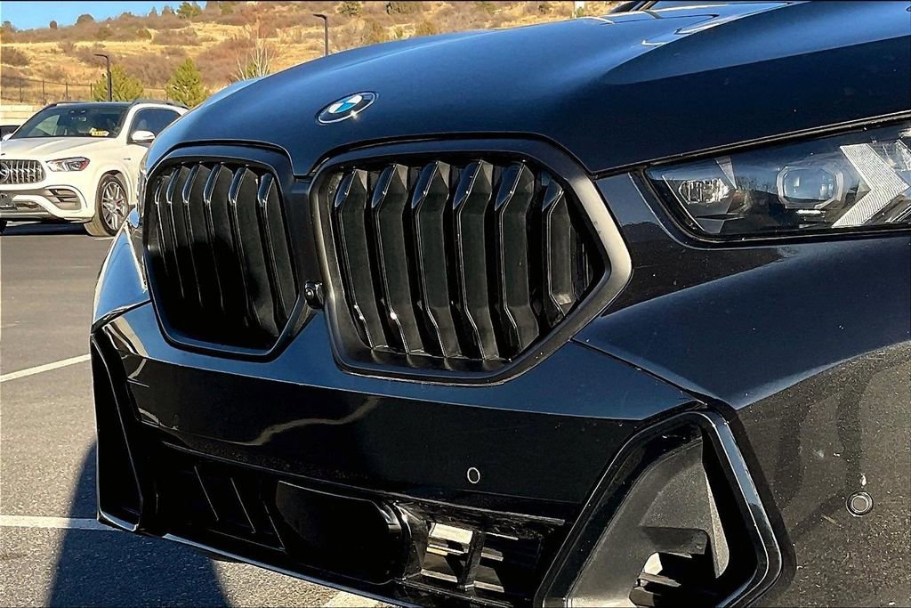 Used 2025 BMW X6 xDrive40i w/ Climate Comfort Package image 32
