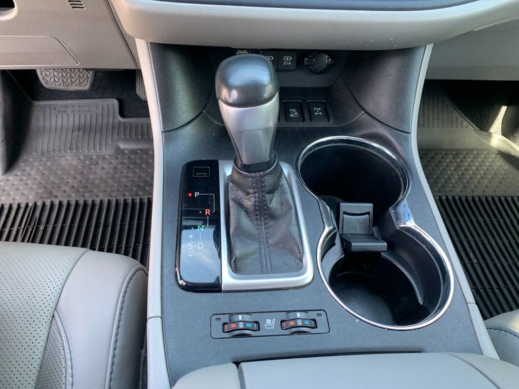 Used 2019 Toyota Highlander Limited image 28