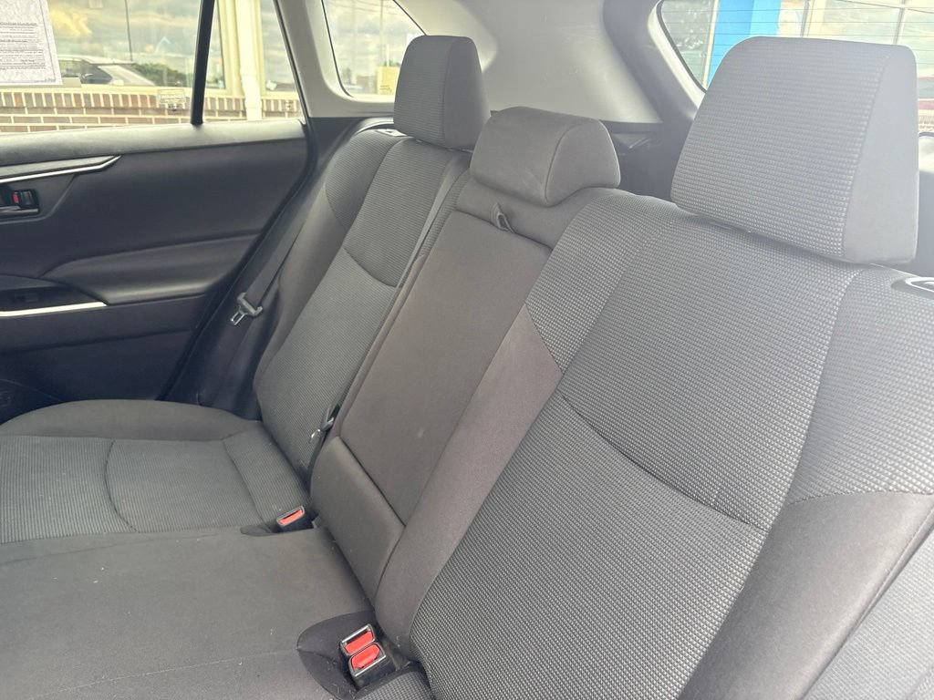 Used 2022 Toyota RAV4 LE w/ Carpet Mat Package (TMS) AWD/4WD image 33