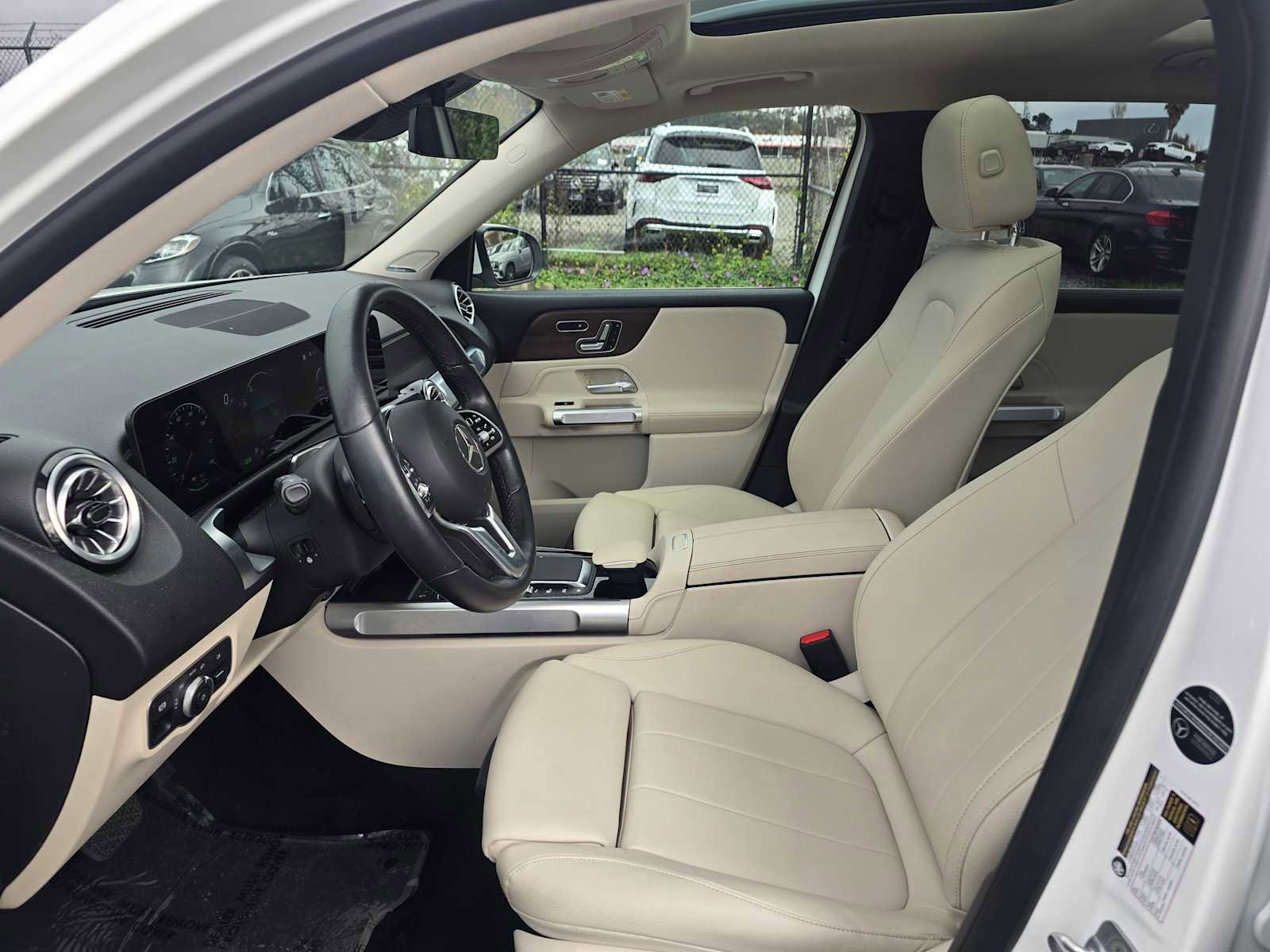 Used 2023 Mercedes-Benz EQB 300 4MATIC image 22