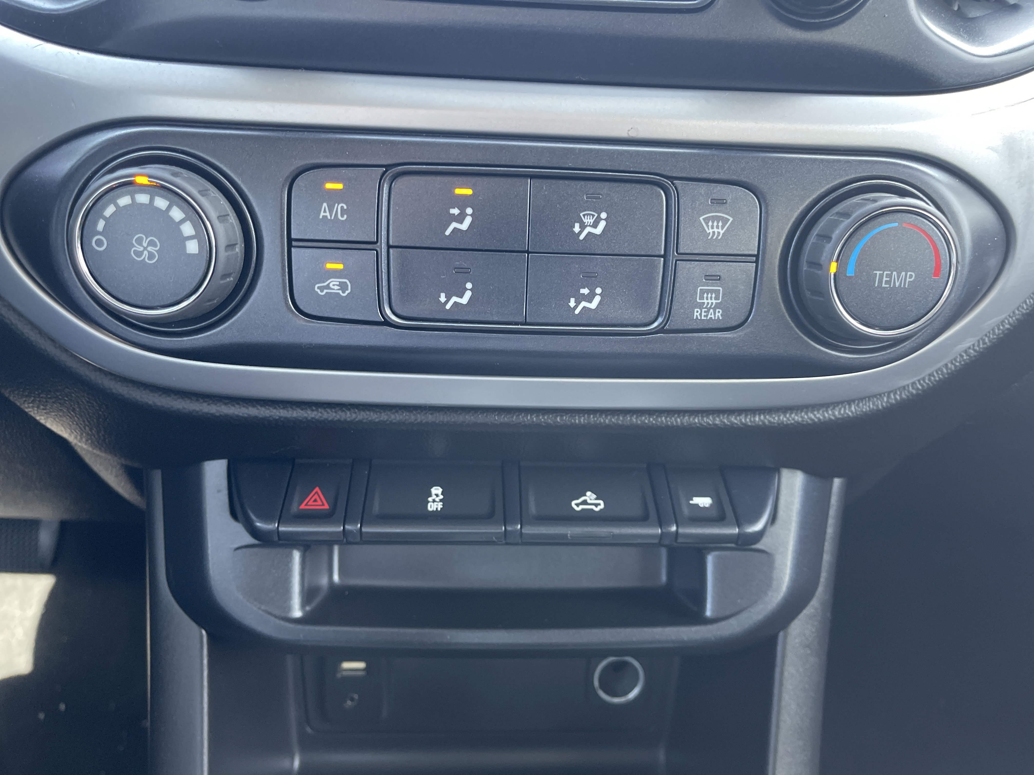 Used 2018 Chevrolet Colorado LT w/ Redline Special Edition image 26