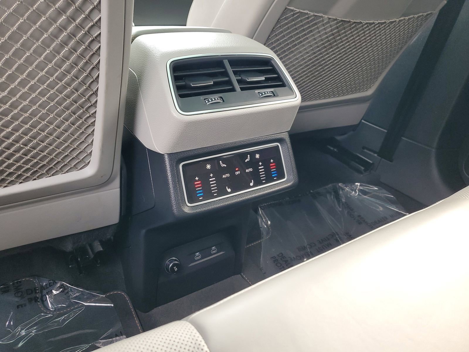 Used 2022 Audi e-tron Chronos image 13