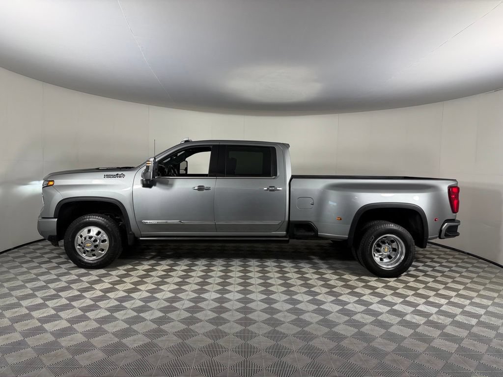 Used 2024 Chevrolet Silverado 3500 High Country w/ Technology Package AWD/4WD image 10