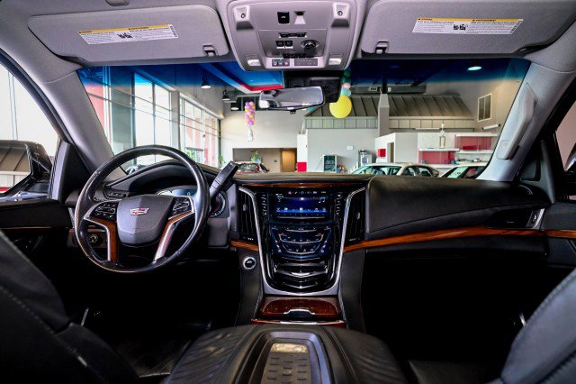 Used 2017 Cadillac Escalade Luxury AWD/4WD image 29
