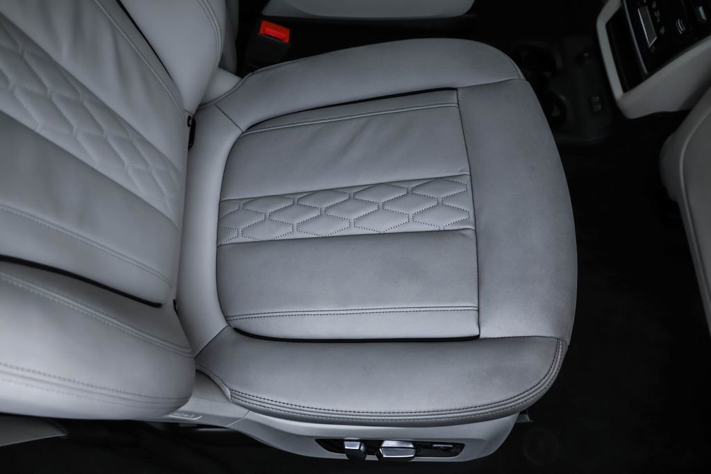 Used 2023 BMW X7 xDrive40i w/ M Sport Package image 26