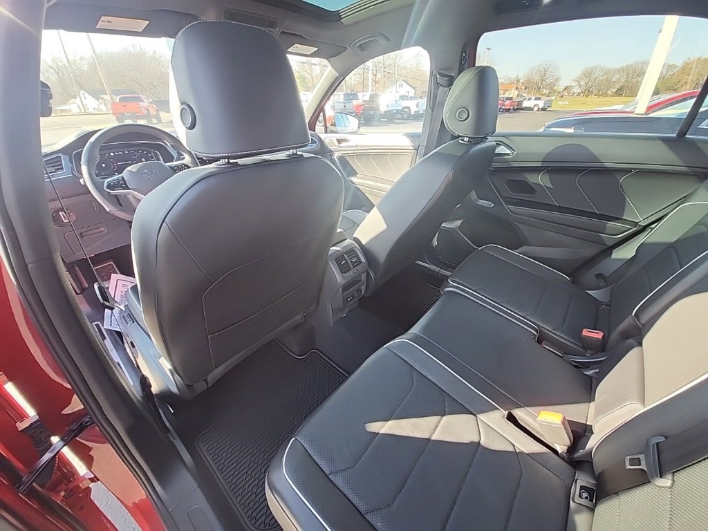 Used 2024 Volkswagen Tiguan SEL R-Line image 15