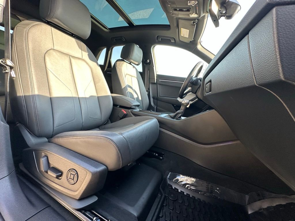 Used 2021 Audi Q3 2.0T Premium Plus w/ Premium Plus Package image 45